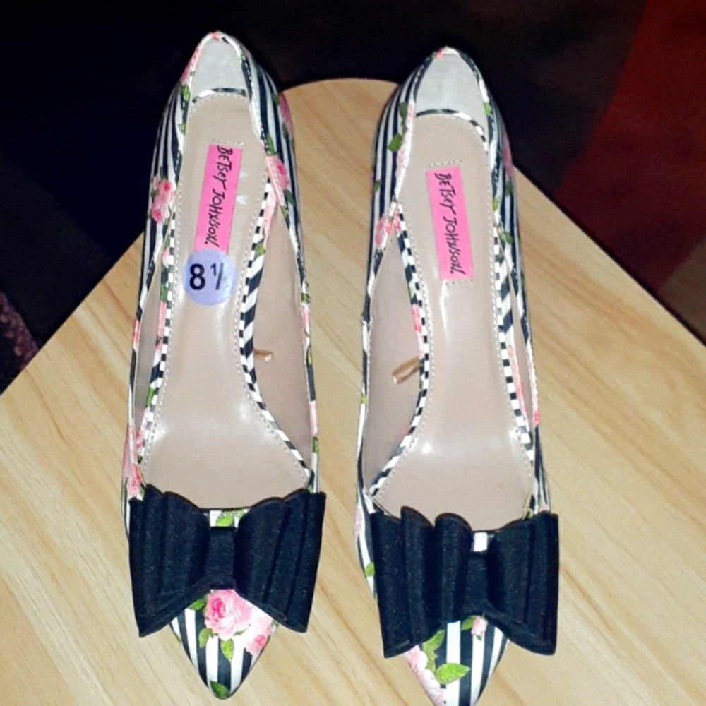Women's Shoes 8.5